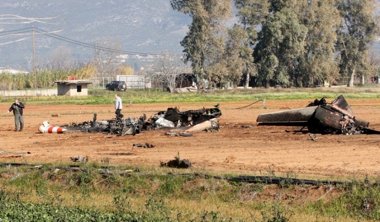 Από βλάβη η πτώση του εκπαιδευτικού αεροσκάφους της Πολεμικής Αεροπορίας (φωτο)