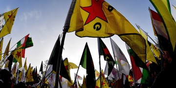 Η τουρκική επίθεση στο Αφρίν συνεχίζεται, με χιλιάδες εκτοπισμένους