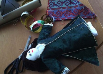 Μαθήματα ποντιακής φορεσιάς σε κούκλα εγκαινιάζει ποντιακός σύλλογος