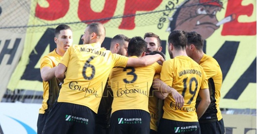 Με νίκες συνέχισαν οι πρωτοπόροι της Football League