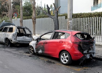 Εμπρηστική επίθεση σε τρία αυτοκίνητα της πρεσβείας της Ουκρανίας