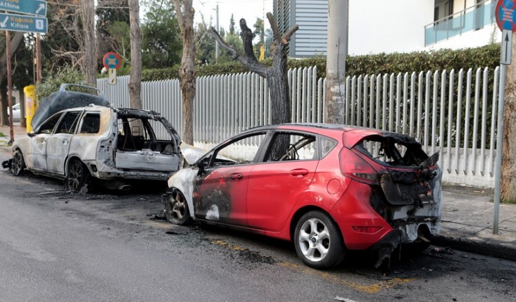 Εμπρηστική επίθεση σε τρία αυτοκίνητα της πρεσβείας της Ουκρανίας