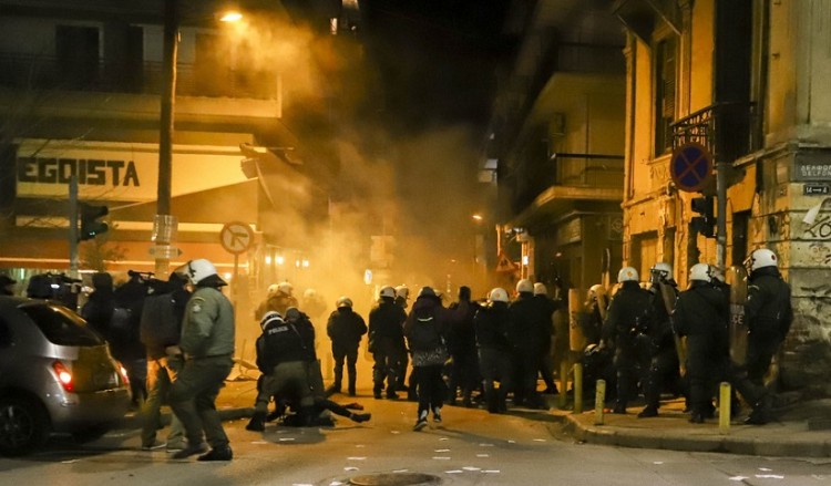 Επεισόδια στη Θεσσαλονίκη σε πορεία αντιεξουσιαστών (βίντεο)