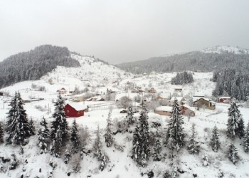 Πάγωσε λίμνη στα Κοτύωρα (φωτο)