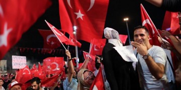 Εβδομήντα νέα εντάλματα σύλληψης στην Τουρκία