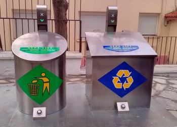 Καβάλα: Bυθιζόμενοι κάδοι βελτιώνουν την εικόνα της παλιάς πόλης (φωτο)