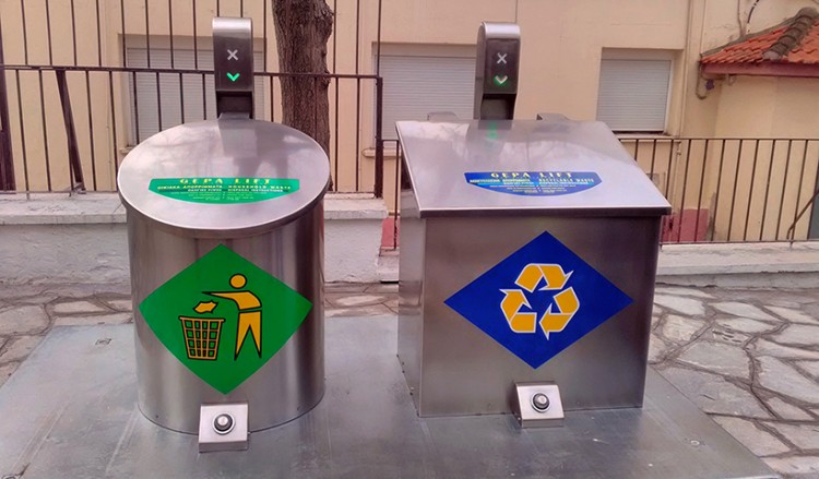 Καβάλα: Bυθιζόμενοι κάδοι βελτιώνουν την εικόνα της παλιάς πόλης (φωτο)