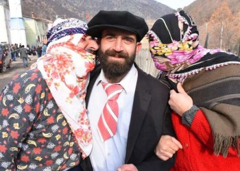 Το Φεστιβάλ Καλαντάρ' στη Λιβερά του Πόντου, και οι Μωμόγεροι