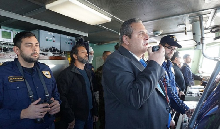 Στεφάνι στα Ίμια έριξε ο Πάνος Καμμένος – Για επεισόδιο γράφουν οι Τούρκοι