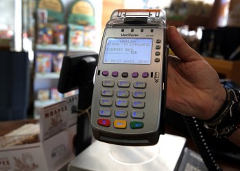 Περισσότερες συναλλαγές με κάρτες για το αφορολόγητο