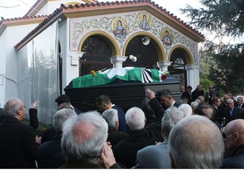 Με συγκίνηση το τελευταίο αντίο στον Τάκη Λουκανίδη