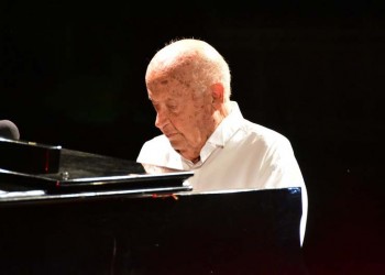 Μουσικό αφιέρωμα στον Μίμη Πλέσσα από το Σύλλογο Ποντίων Ρόδου