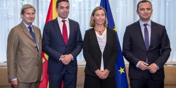 Οι Βρυξέλλες ζητούν από την πΓΔΜ να λύσει τα προβλήματα με τους γείτονές της