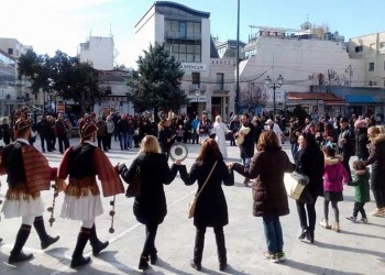 Με τα κουδούνια τους έδιωξαν τα κακά πνεύματα στον Βόλο (βίντεο)