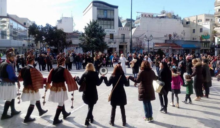 Με τα κουδούνια τους έδιωξαν τα κακά πνεύματα στον Βόλο (βίντεο)