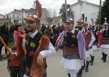 Στο πόδι η Ανατολή Ιωαννίνων με το πέρασμα των Μωμόγερων (βίντεο)