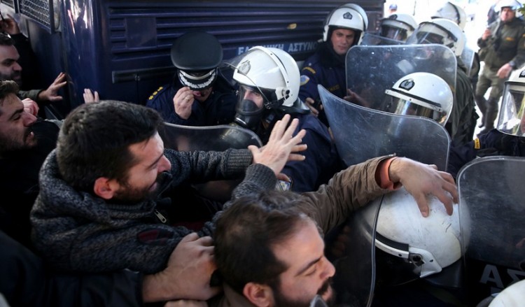 Το ΠΑΜΕ αιφνιδίασε την ασφάλεια στο Μέγαρο Μαξίμου!