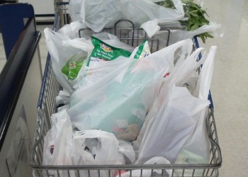 Όλα όσα πρέπει να γνωρίζουμε για τη χρέωση στις πλαστικές σακούλες