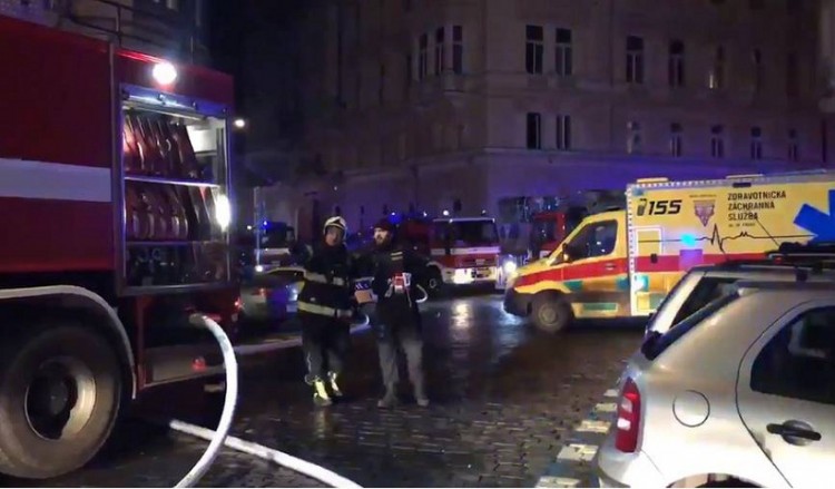 Φωτιά σε ξενοδοχείο της Πράγας με νεκρούς και τραυματίες