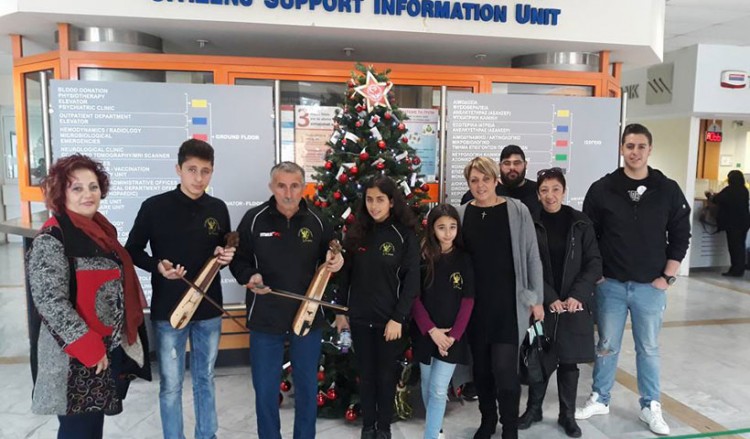 Ο ήχος της ποντιακής λύρας γλύκανε τον πόνο των ασθενών στο Νοσοκομείο Ρόδου