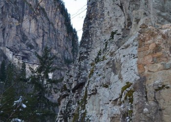 Άλλα δύο παρεκκλήσια της Παναγίας Σουμελά ανακάλυψαν οι Τούρκοι (βίντεο)