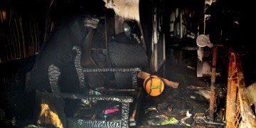 Διερευνά τα αίτια της τραγωδίας στην Καλλιθέα η πυροσβεστική