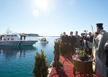Μητσοτάκης από την Τήνο: Θάρρος και πίστη, χρήσιμες αρετές για το 2018
