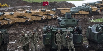 Η ΕΕ να επιβάλει εμπάργκο στην πώληση όπλων στην Τουρκία