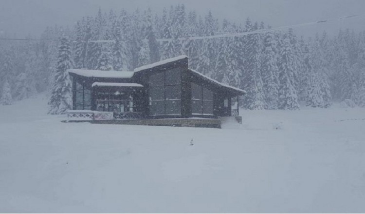 Σχεδόν ένα μέτρο χιόνι σε ορεινές περιοχές του νομού Τρικάλων