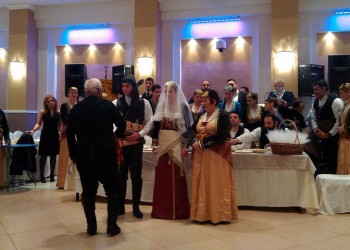 Αναβίωση ποντιακού γάμου στον ετήσιο χορό του Συλλόγου Ποντίων Έδεσσας (φωτο)