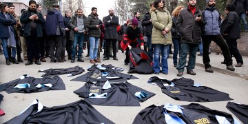 Τούρκος φυσικός συνέγραψε τρεις μελέτες Κοσμολογίας μέσα στη φυλακή