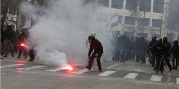 Επεισόδια στην Πανεπιστημίου – Ένταση και στα Εξάρχεια