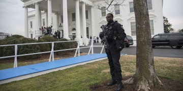 Συνελήφθη με όπλο οδηγός βαν σε αυτοκινητοπομπή που ακολουθούσε τον Τραμπ