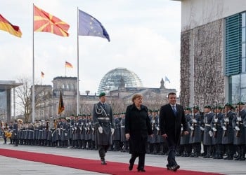 Μέρκελ σε Ζάεφ: Ιστορική στιγμή η επίσκεψη Τσίπρα στα Σκόπια