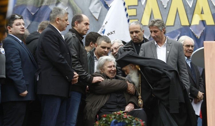 Τι απαντά ο Μίκης Θεοδωράκης στις επικρίσεις για το συλλαλητήριο της Αθήνας