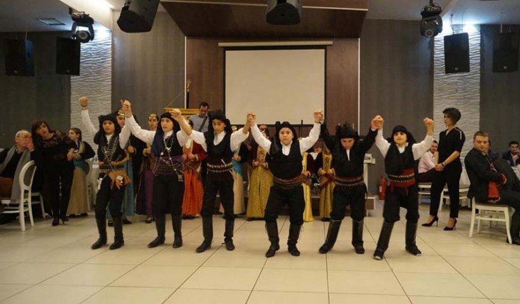 Βραβεύσεις και κέφι μέχρι το πρωί στο χορό της Ένωσης Ποντίων Ωραιοκάστρου και Φίλων