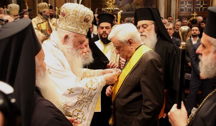 Ο Μεγαλόσταυρος του Αποστόλου Παύλου στον Προκόπη Παυλόπουλο