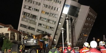 Τουλάχιστον 2 νεκροί και πάνω από 100 τραυματίες από σεισμό στην Ταϊβάν