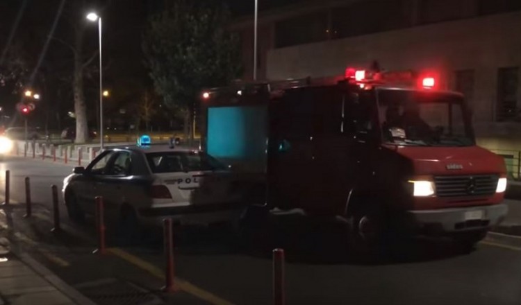 Θεσσαλονίκη: Εμπρηστική επίθεση σε γραφείο του Υπουργείου Άμυνας (φωτο)