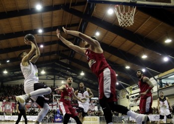 Basket League: Νικηφόρο πέρασμα για Ολυμπιακό, ΑΕΚ από Τρίκαλα και Ρέθυμνο