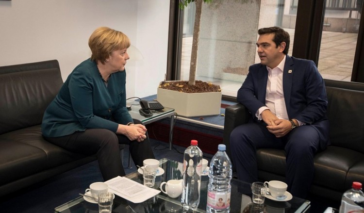 Τηλεφωνική επικοινωνία Μέρκελ με Τσίπρα και Ζάεφ
