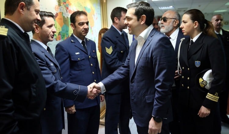 Τσίπρας στον κυβερνήτη του «Γαύδος»: Έδειξες ψυχραιμία και γενναιότητα