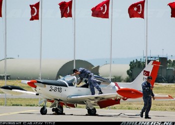 Τουρκικό εκπαιδευτικό αεροσκάφος κατέπεσε στη Σμύρνη