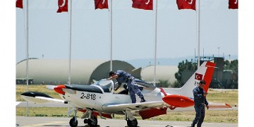 Τουρκικό εκπαιδευτικό αεροσκάφος κατέπεσε στη Σμύρνη