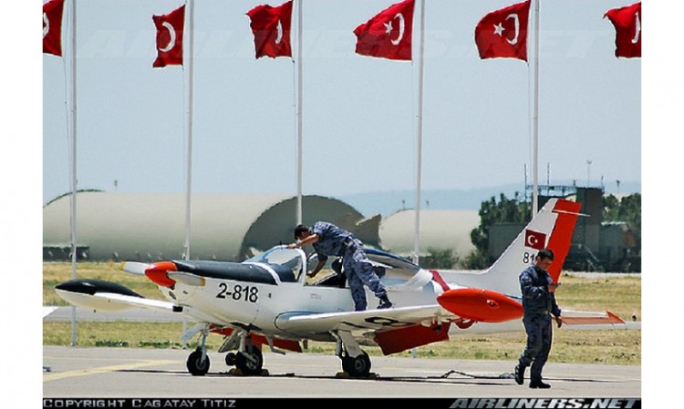Τουρκικό εκπαιδευτικό αεροσκάφος κατέπεσε στη Σμύρνη