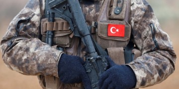 Γιατί η Τουρκία απειλεί τις ΗΠΑ με νέα επιχείρηση στην ανατολική Συρία