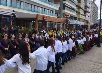 Χόρεψαν και έστησαν το δικό τους ποντιακό γαϊτανάκι «Οι Κομνηνοί» Ευβοίας