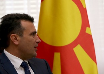 Ο Ζάεφ πρόσφερε… γη και ύδωρ στην αντιπολίτευση για να στηρίξει το δημοψήφισμα