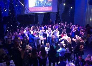 Ο λεβέντικος πυρρίχιος των νέων στο χορό των «Ακριτών» Σταυρούπολης που έκανε τον κόσμο να ανατριχιάσει (βίντεο)