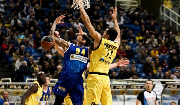 Άλμα τρίτης θέσης από την ΑΕΚ